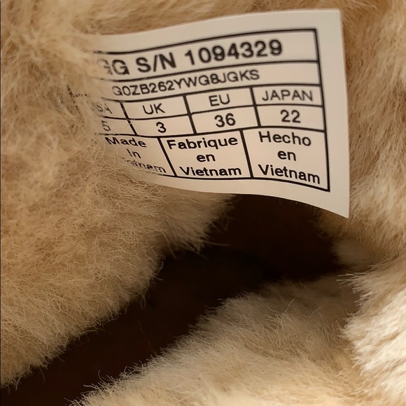 UGG Selene genuine shearling Boots ( women’s ) - Picture 8 of 8